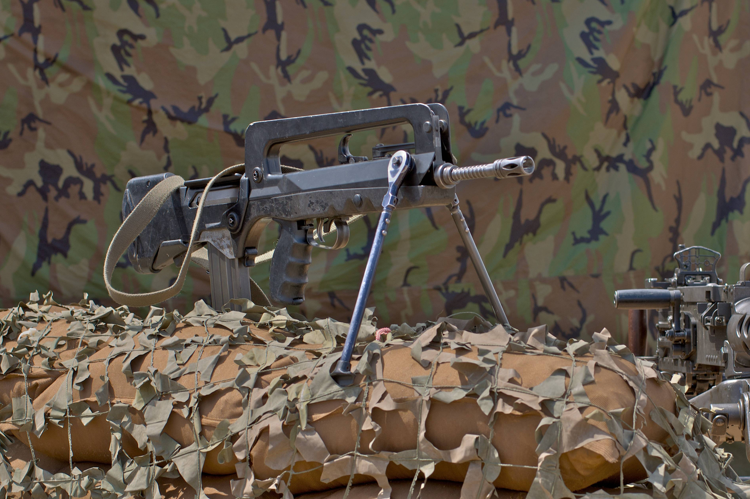 Le_FAMAS__le_Fusil_d’Assaut_emblématique_de_l’armée_française